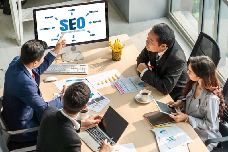 Four pepole disscus about Best SEO company in Dubai